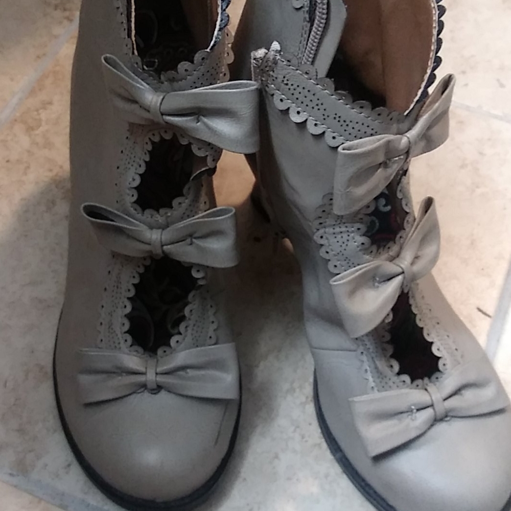 Moxi booties